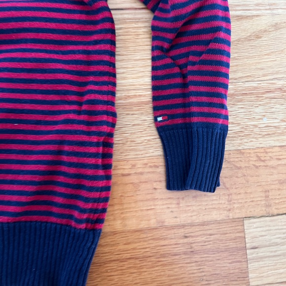 100% cotton Tommy Hilfiger v neck small boy sweater. Size 6 - Picture 3 of 8